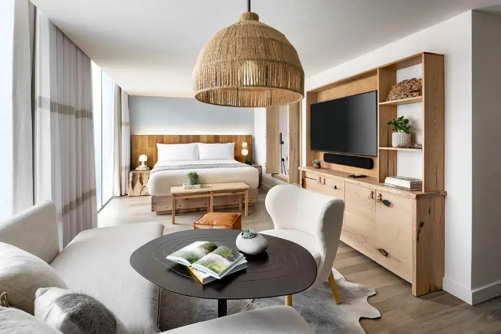 1 Hotel Toronto - 3