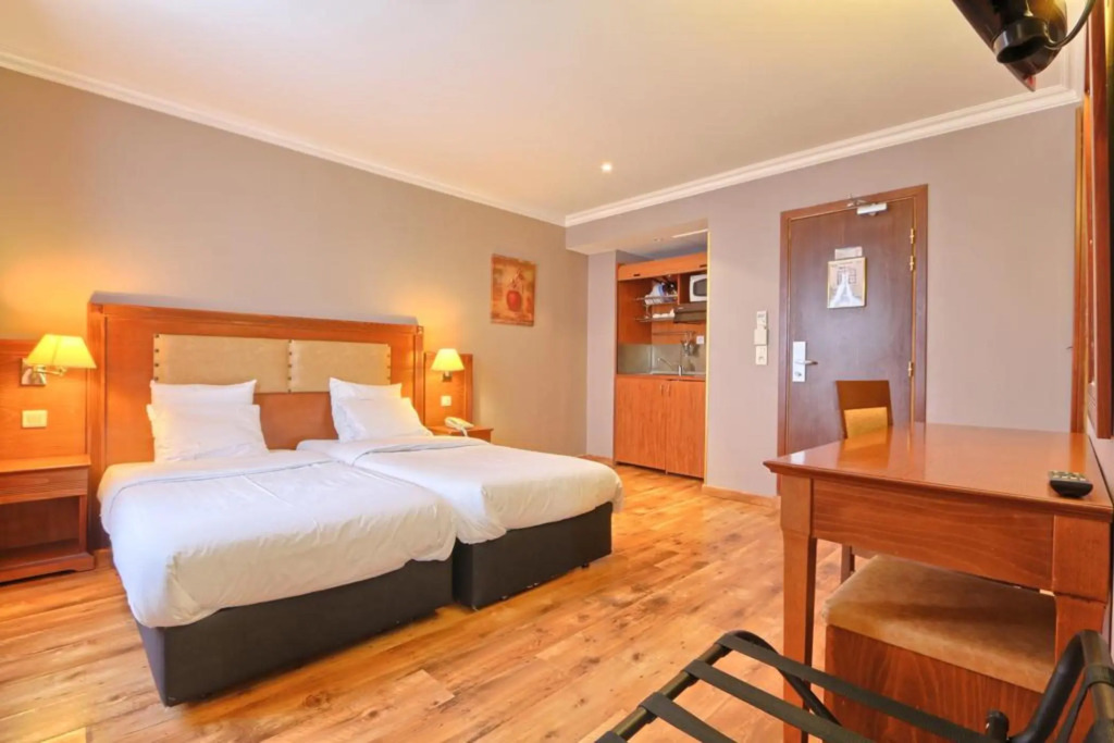 121 Paris Hotel - 3