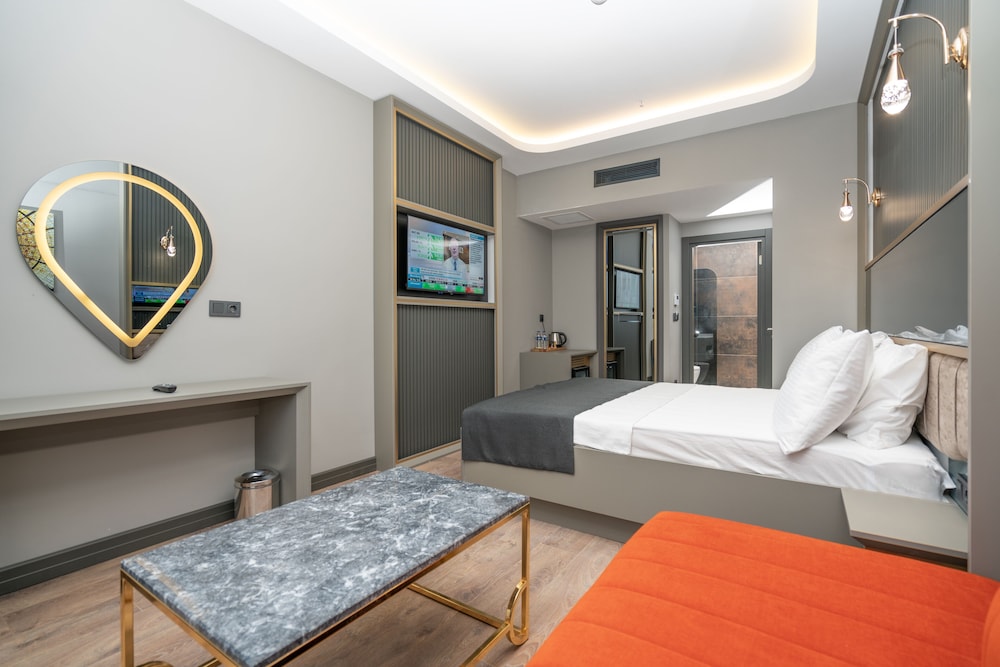 216 Ruby Suite - 3