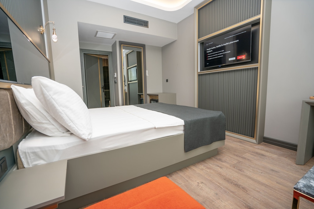 216 Ruby Suite - 4