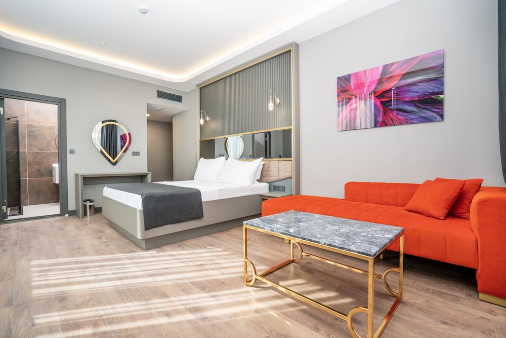 216 Ruby Suite - 5