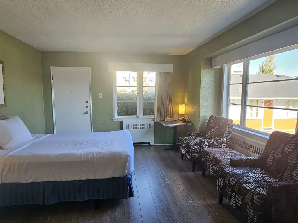 2400 Motel - 4