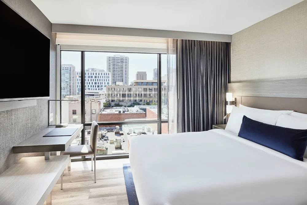 AC Hotel by Marriott San Diego Downtown Gaslamp Quarter - 3