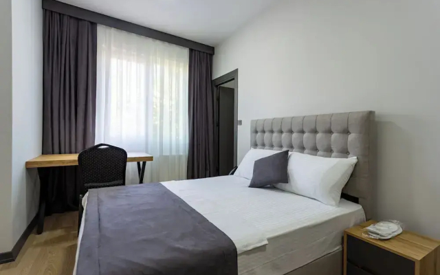 ATM Suite Hotel - 3