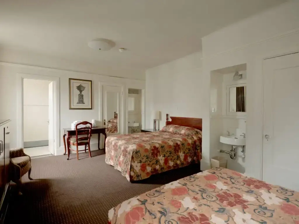 Aida Plaza Hotel - 4