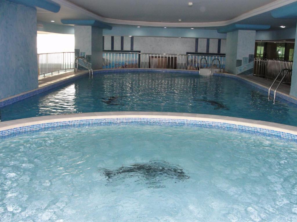 Al Bustan Tower Hotel Suites - 4