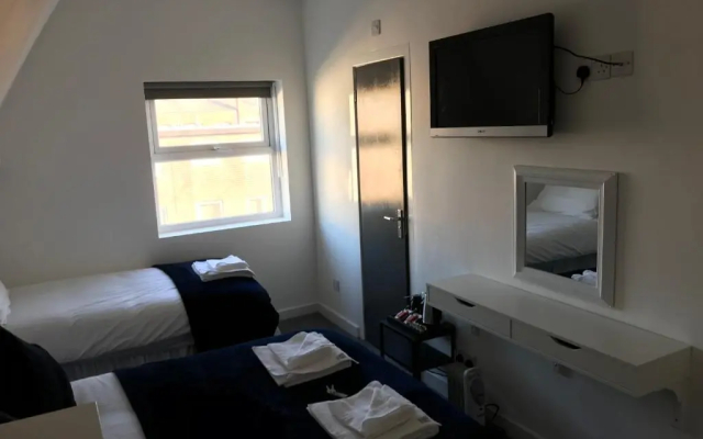 Alexandra Hotel - 3