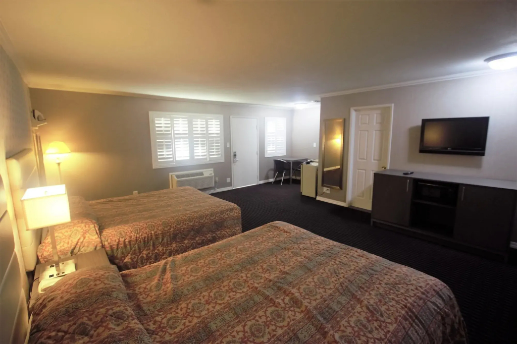 Alpha Inn & Suites - 4