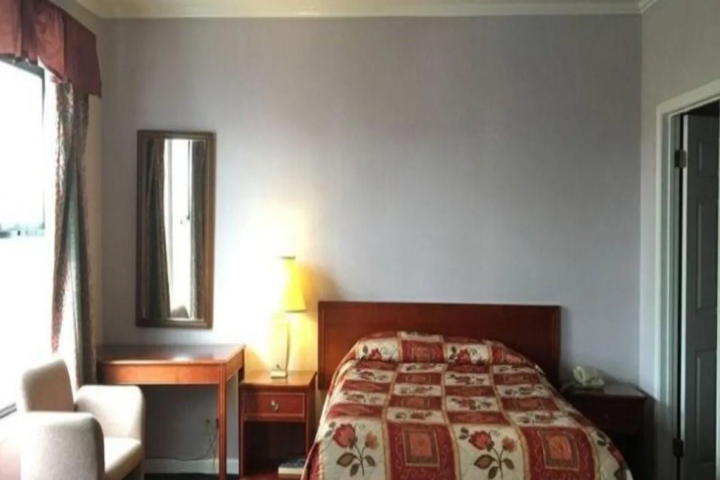 Alpha Inn & Suites - 5