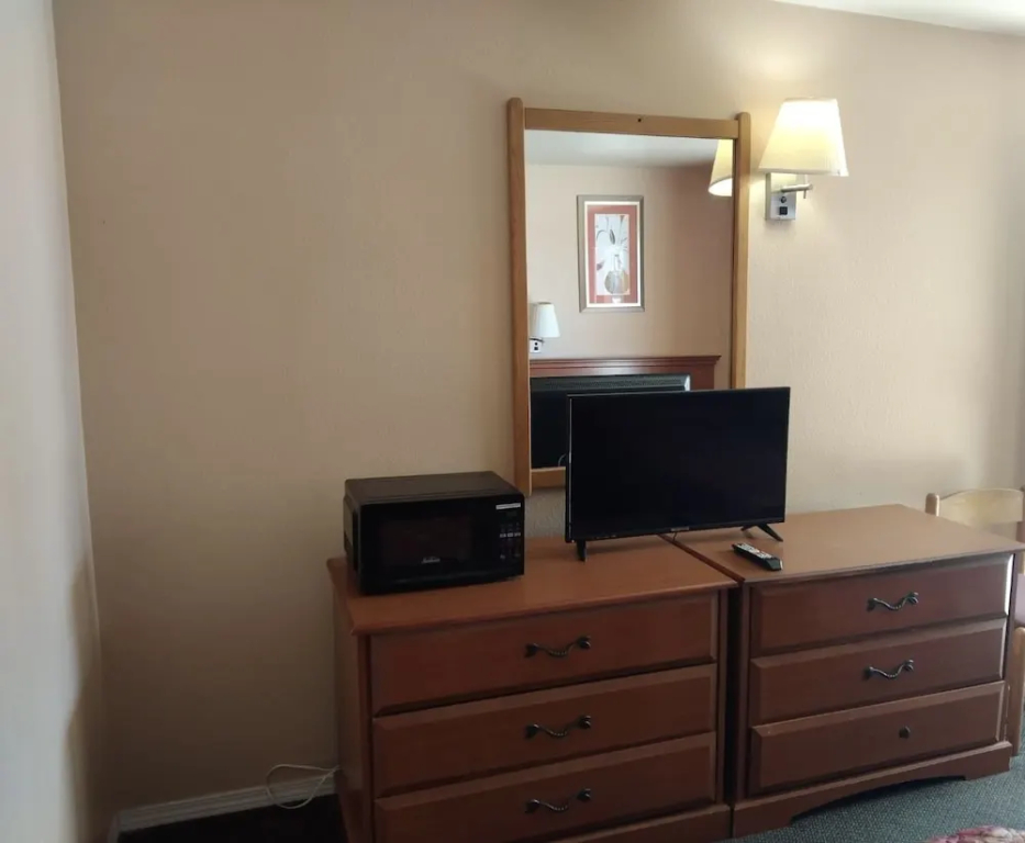 American Motel - 2