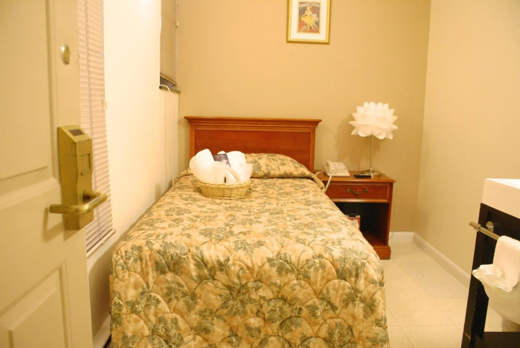 Americana Inn - 3