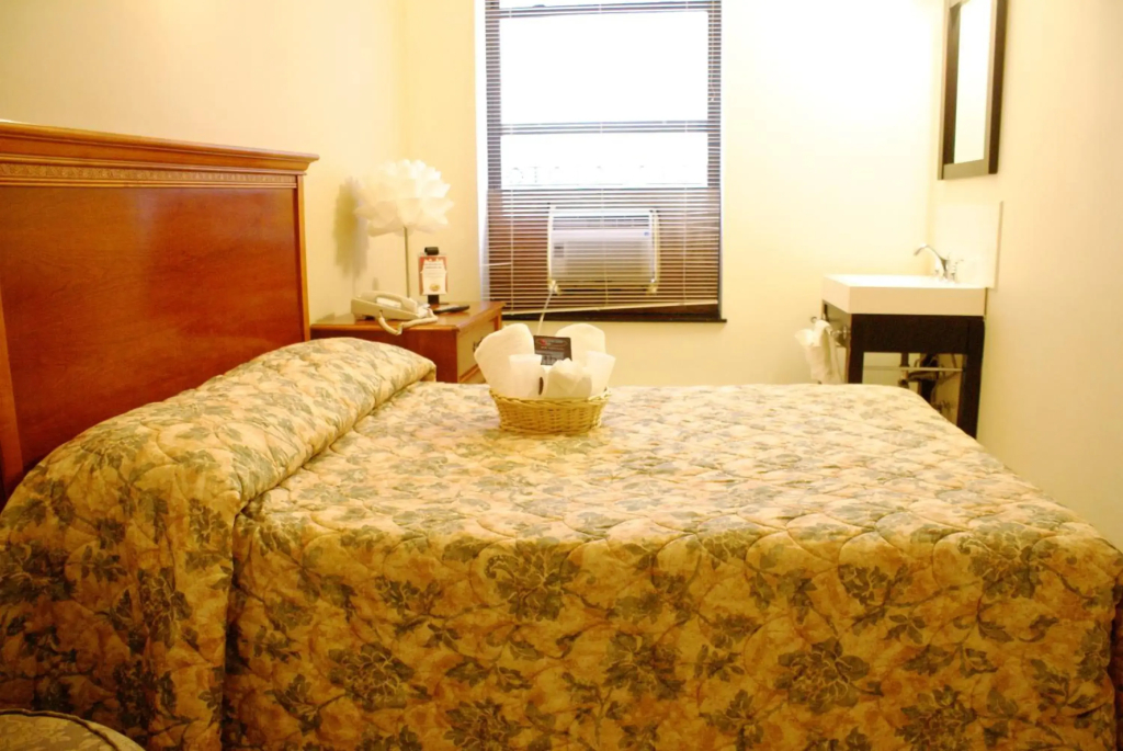 Americana Inn - 4