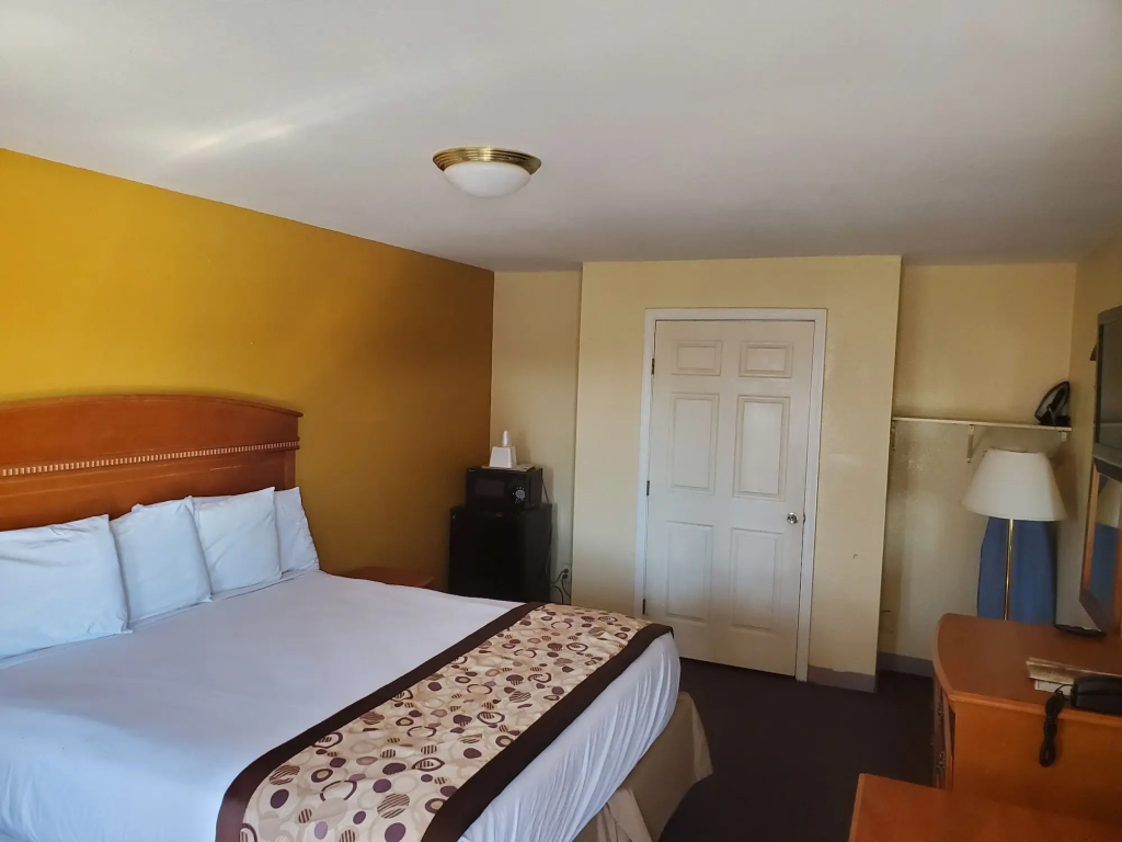 Americas Best Value Inn AT&T Center - 5