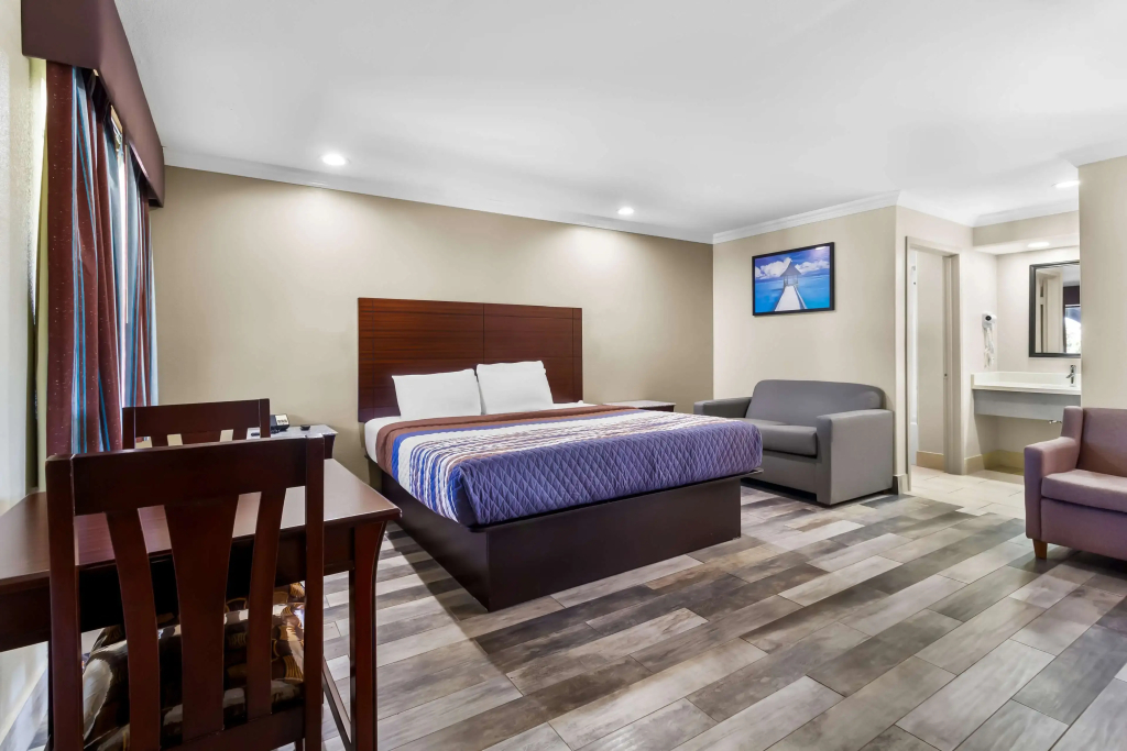 Americas Best Value Inn Houston Heights at I-45 - 3