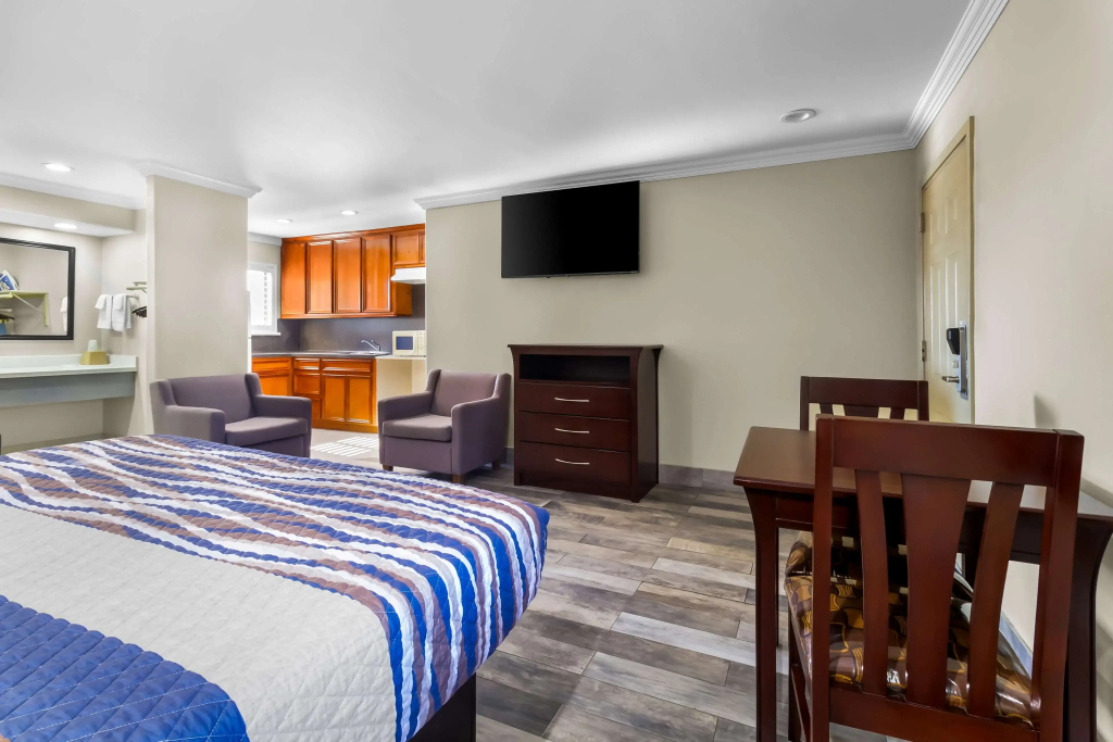 Americas Best Value Inn Houston Heights at I-45 - 4