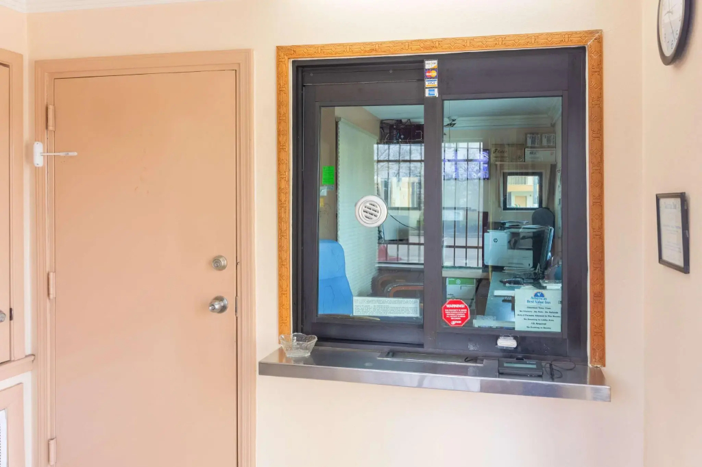 Americas Best Value Inn Houston Heights at I-45 - 5