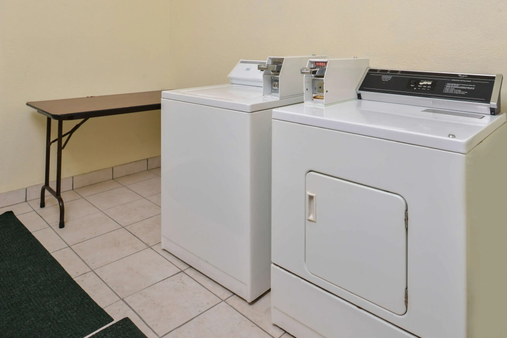 Americas Best Value Inn Houston at FM 1960 & I-45 - 3