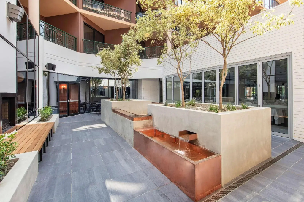 Amora Hotel Riverwalk Melbourne - 2