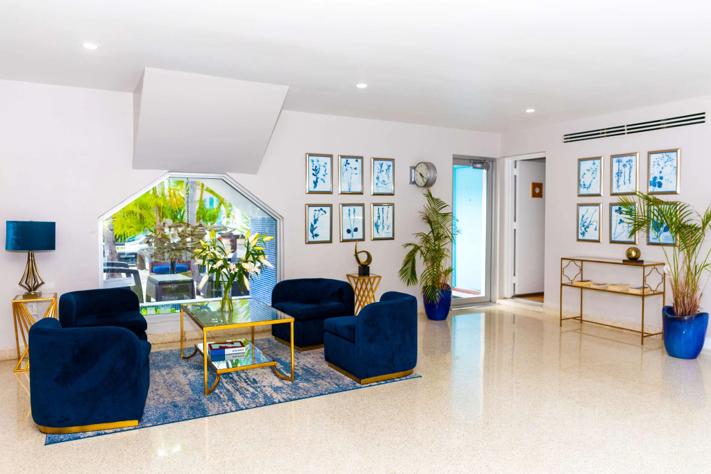 Aqua Hotel & Suites - 2