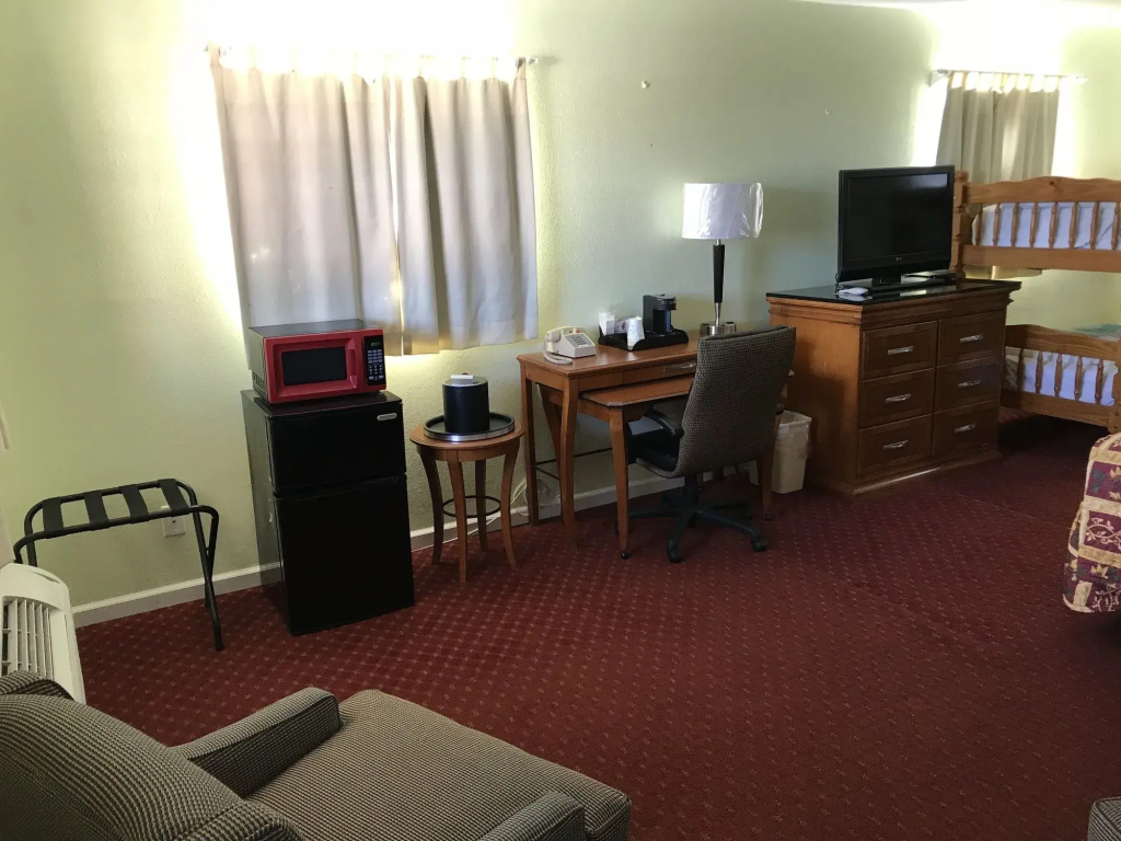 Aqua View Motel - 2