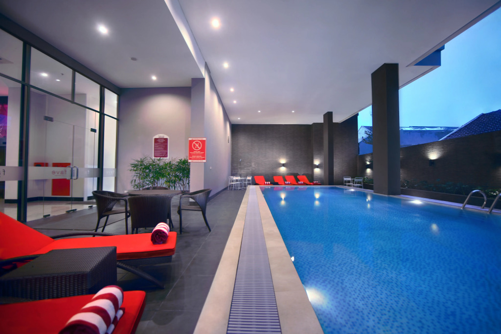 Aston Inn Pantai Losari Makassar - 3