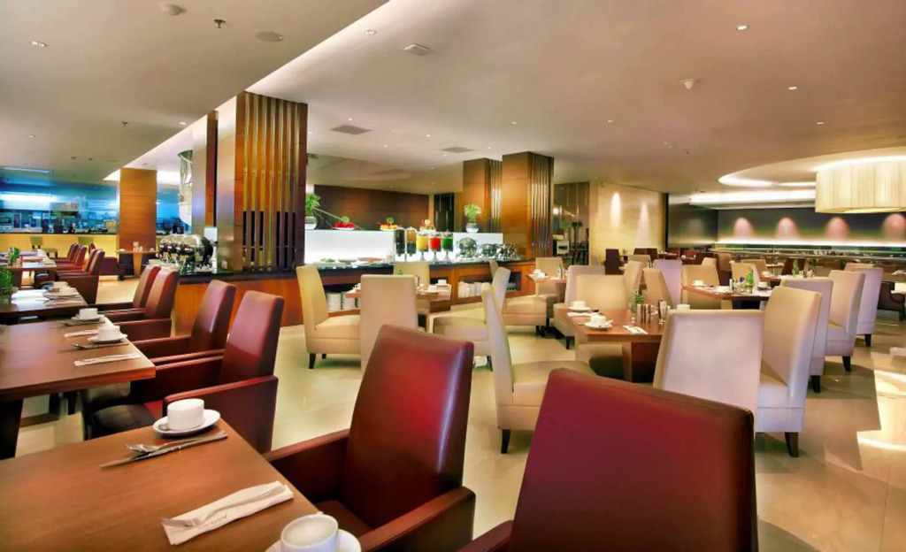 Aston Makassar Hotel & Convention Center - 4