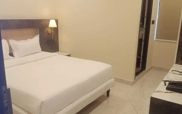 Astra Hotels and Suites - Sector 7 HSR - 2