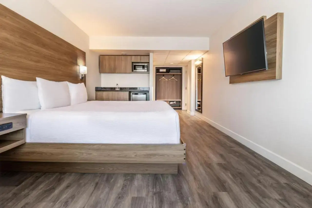 Atrium Hotel Vancouver - 2