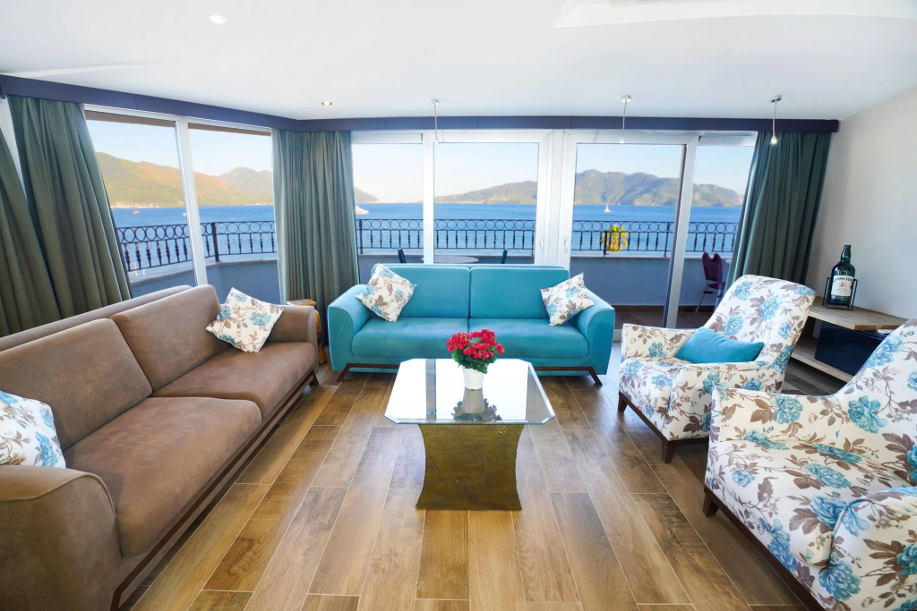 Aurasia SeaSide Hotel - 2