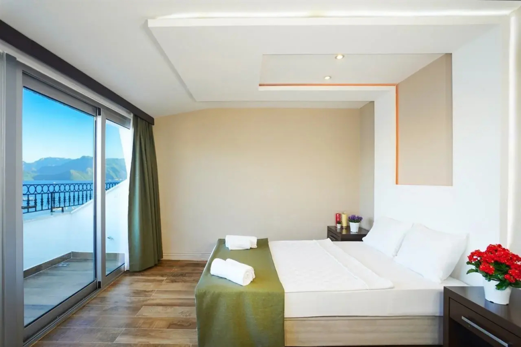 Aurasia SeaSide Hotel - 5