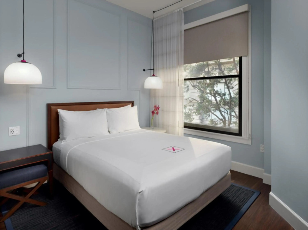 Axiom Hotel - 2