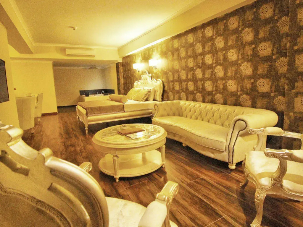 Azka Hotel - 2