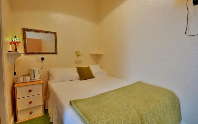 Barrons Hotel - 2