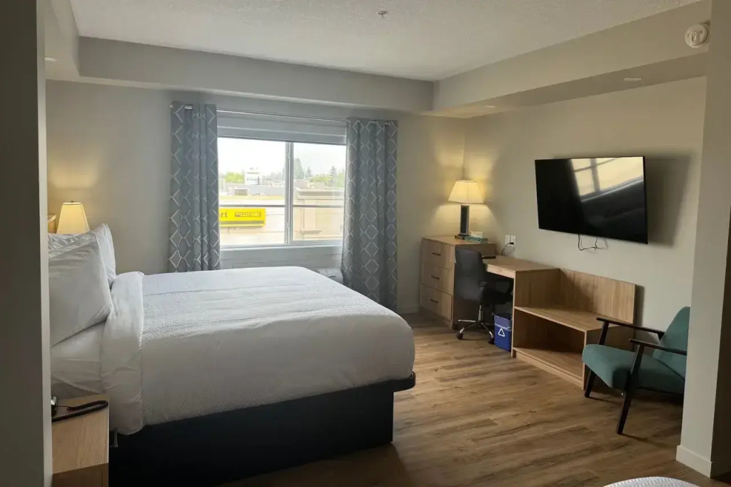 Baymont By Wyndham West Edmonton - 4