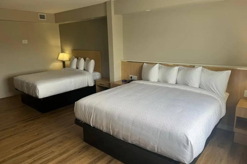 Baymont By Wyndham West Edmonton - 5