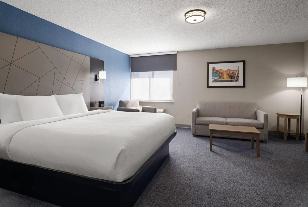Baymont by Wyndham Davenport - 3