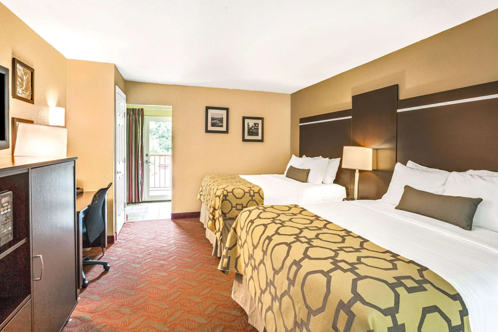 Baymont by Wyndham Gatlinburg On The River - 2