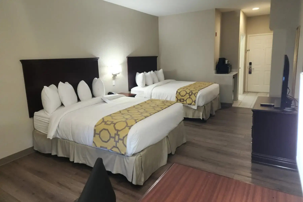 Baymont by Wyndham Houston Brookhollow - 4