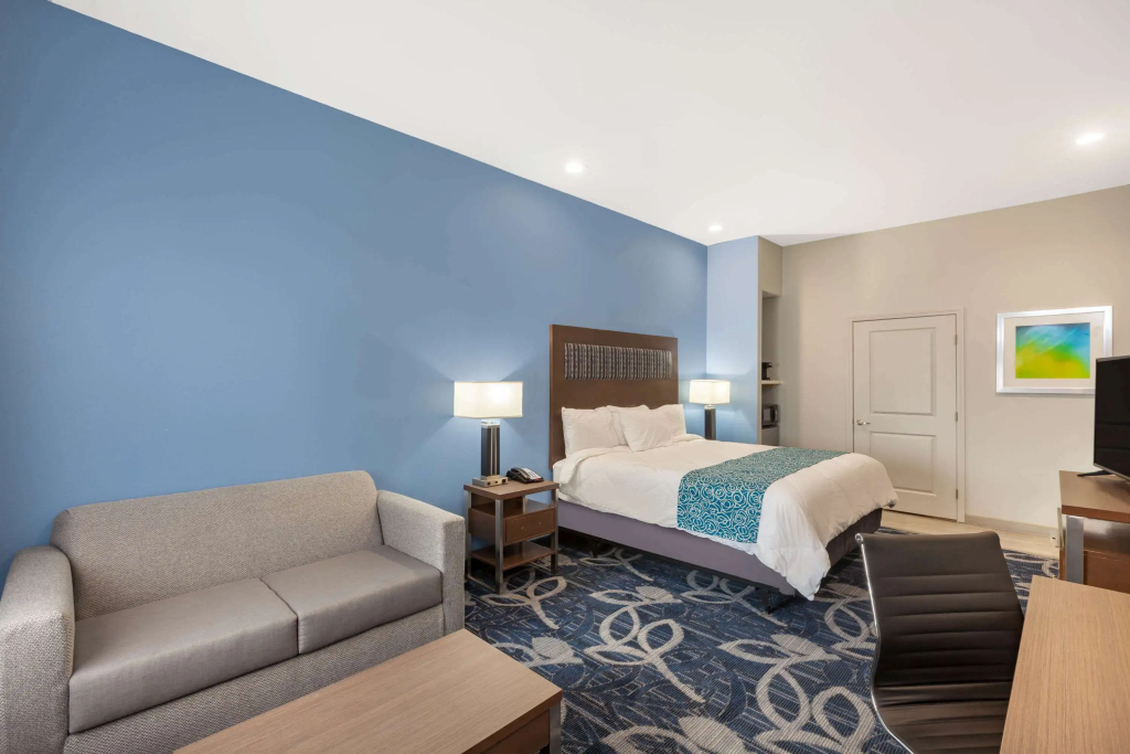 Baymont by Wyndham Houston Hobby Airport - 5