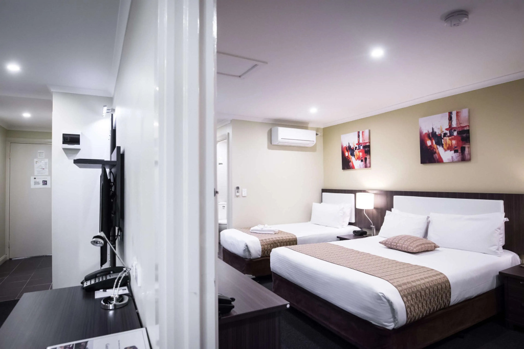 Best Western Airport Motel and Convention Centre - 5