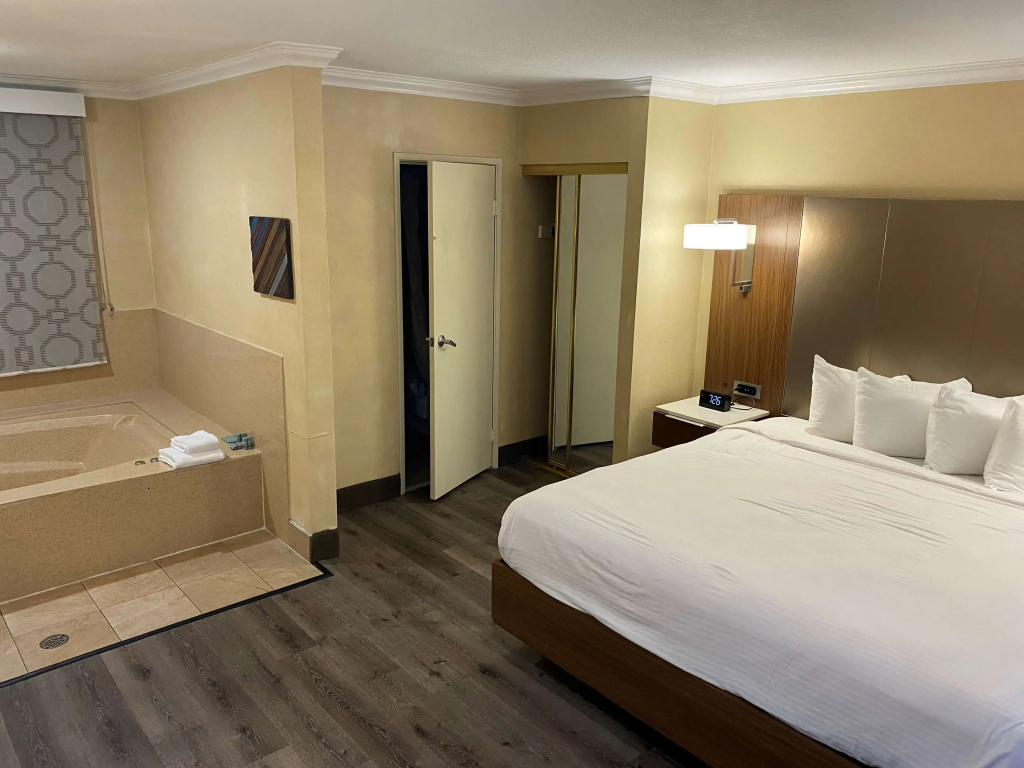 Best Western Hollywood Plaza Inn Hotel - Hollywood Walk of Fame LA - 3