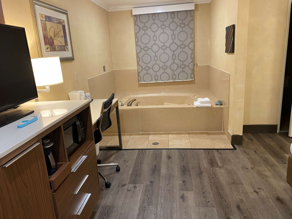 Best Western Hollywood Plaza Inn Hotel - Hollywood Walk of Fame LA - 4