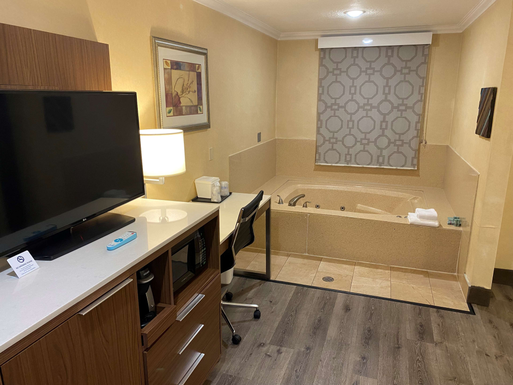 Best Western Hollywood Plaza Inn Hotel - Hollywood Walk of Fame LA - 5