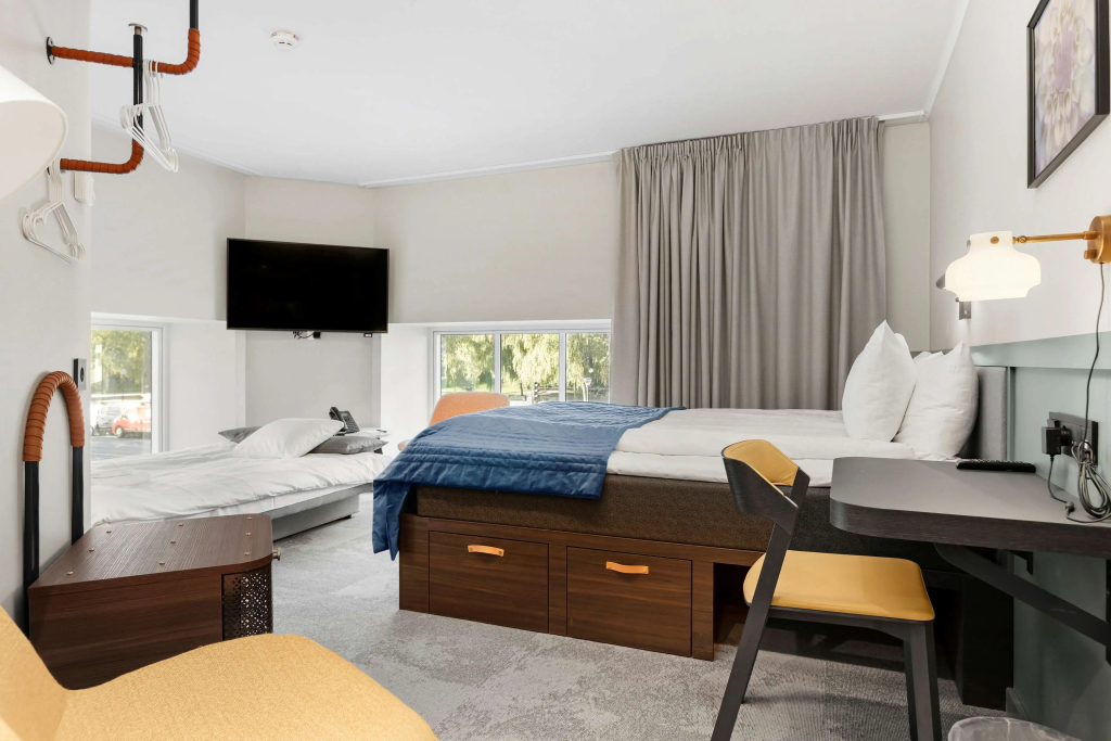 Best Western Hotel at 108 - 2