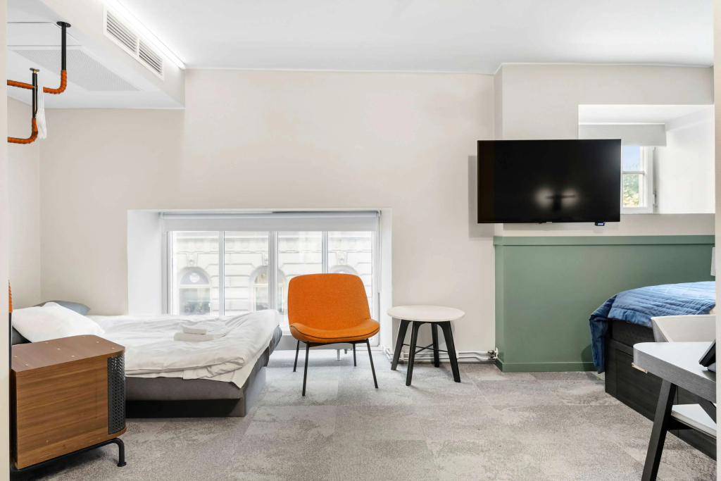 Best Western Hotel at 108 - 4