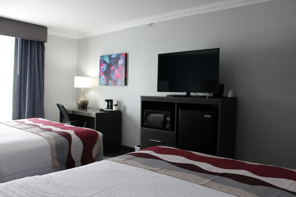 Best Western Medical Center North Inn & Suites Near Six Flags - 3