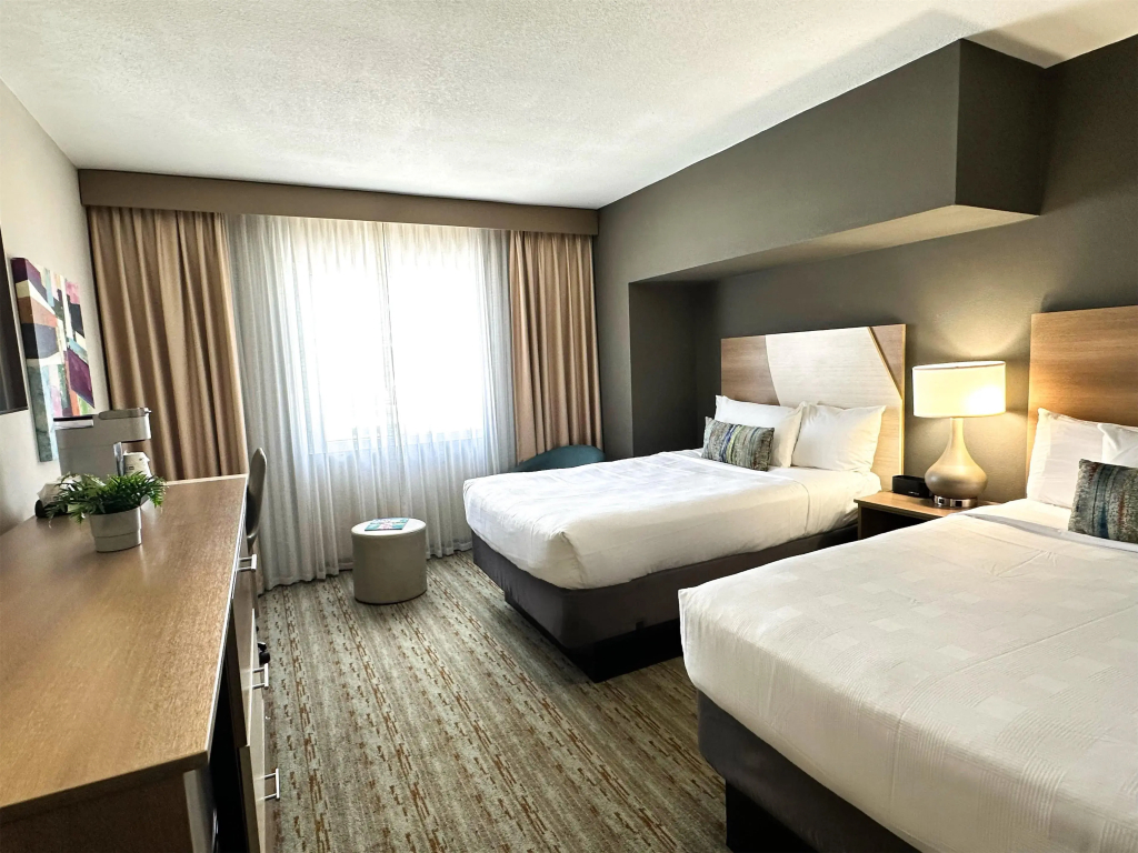 Best Western Plus Atlantic Beach Resort - 4