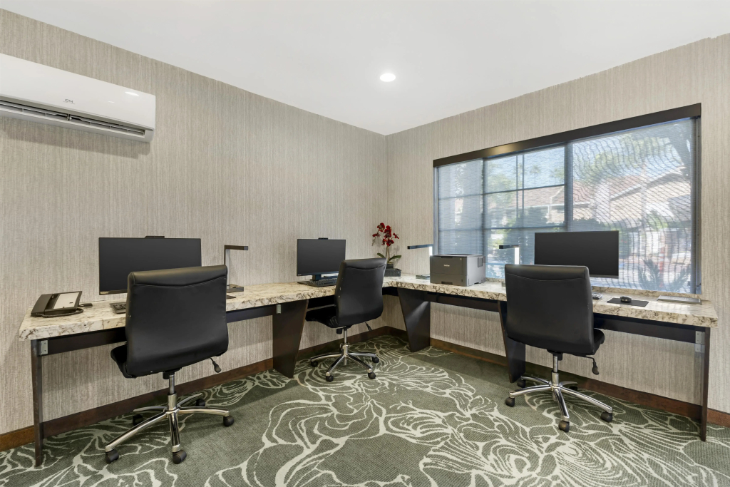 Best Western Plus Carriage Inn - 4