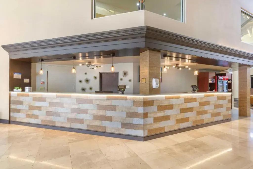 Best Western Plus El Paso Airport Hotel & Conference Center - 2