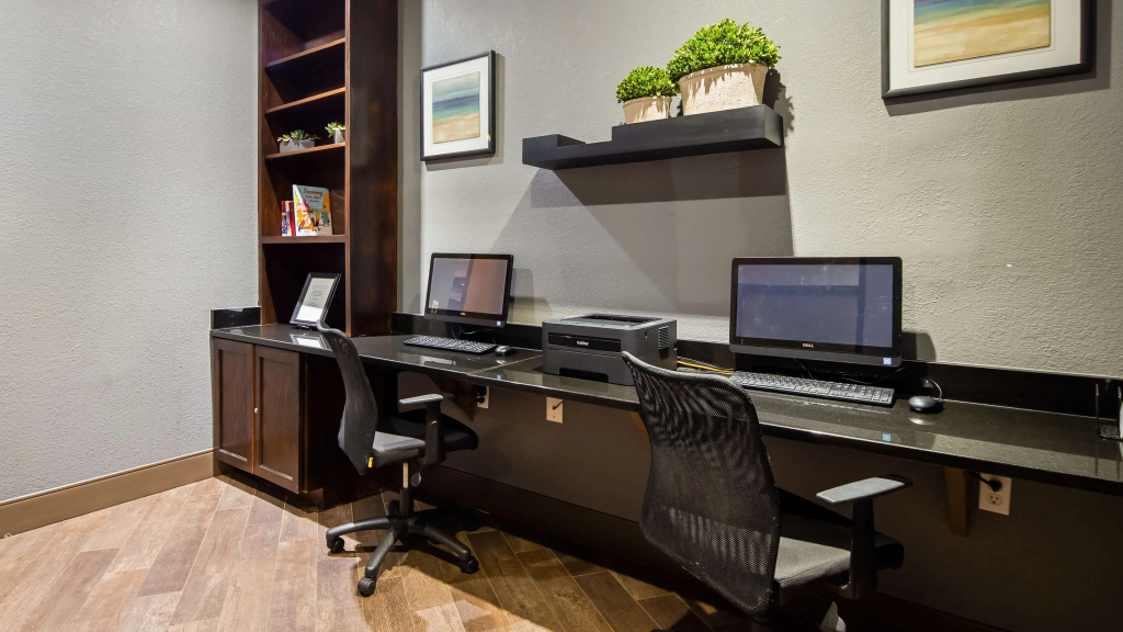 Best Western Plus Hill Country Suites - 5